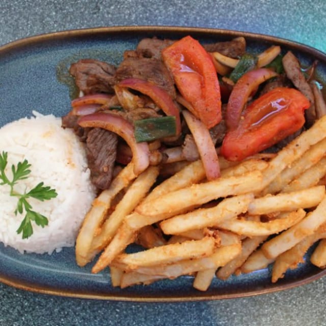 Lomo Saltado Limeño.